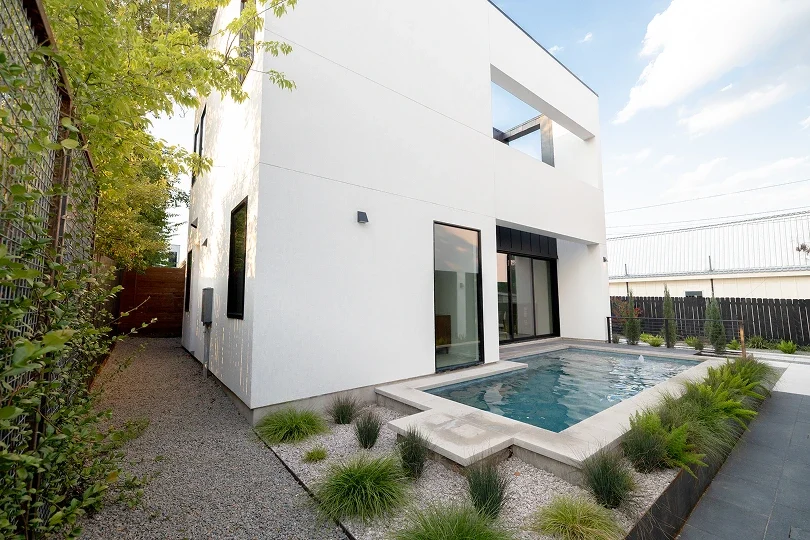 Cutters-New York Avenue Image 1