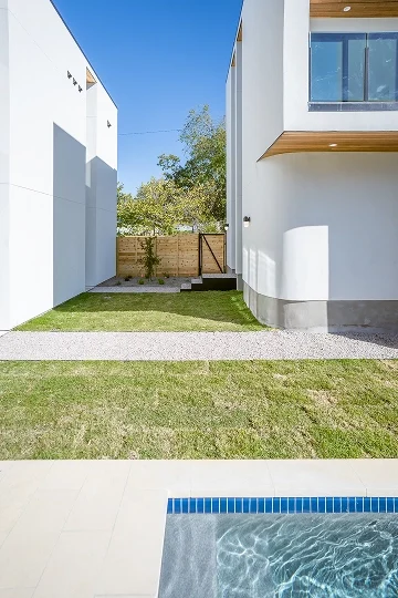 Cutters-Locke Lane 16