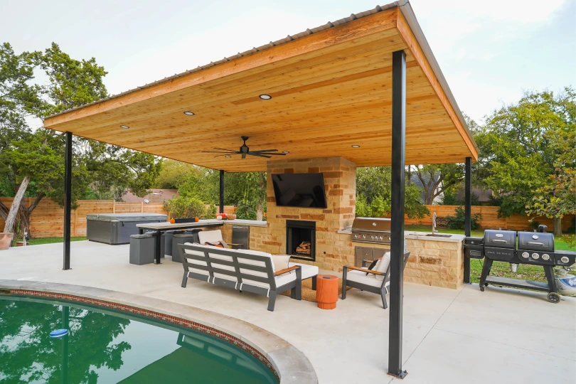 Cutters-grand oaks outdoor covered patio with pool