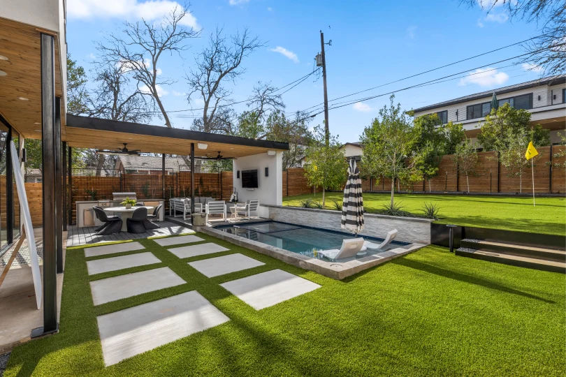 Cutters-rosedale backyard with covered patio stone pavers