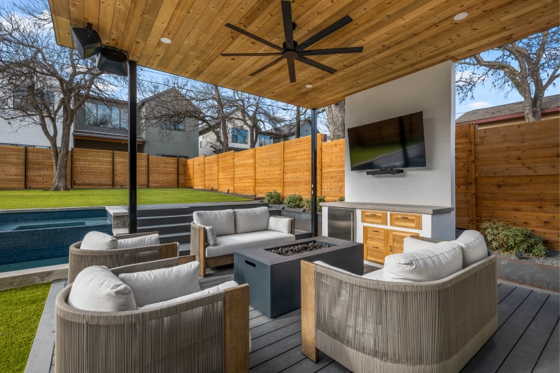 Cutters-oakmont heights outdoor sitting area