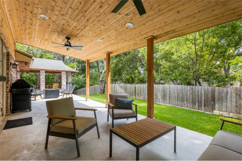 Cutters-Cardinal Hill covered seating patio