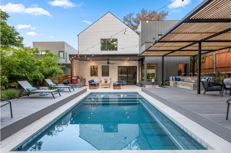 Cutters-Bellaire straightshot of pool with outdoor furniture